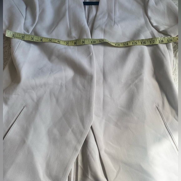 Aritzia Babaton New Power Blazer in Matte Pearl - Picture 4 of 11